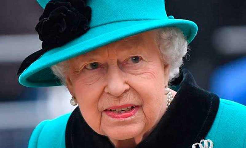 La reina Isabel II se encuentra bajo supervisión médica, informó el Palacio de Buckingham