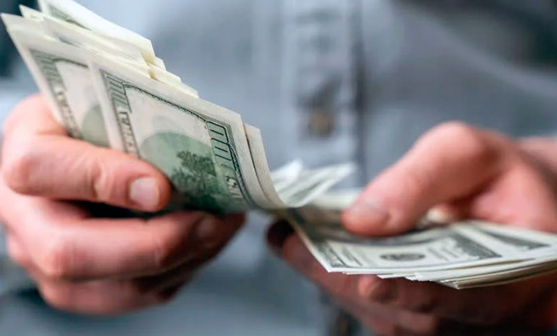 El dólar Blue sigue subiendo y cerró en $284