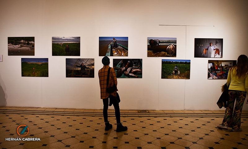 Se inauguró la muestra de fotoperiodismo «Territorios y Resistencias» en Sala Lavardén