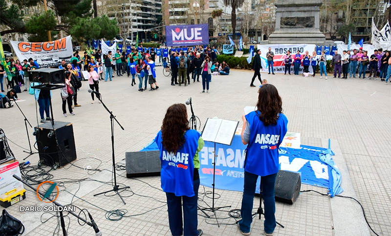 Estudiantes universitarios apoyan la lucha docente y exigen mayor presupuesto