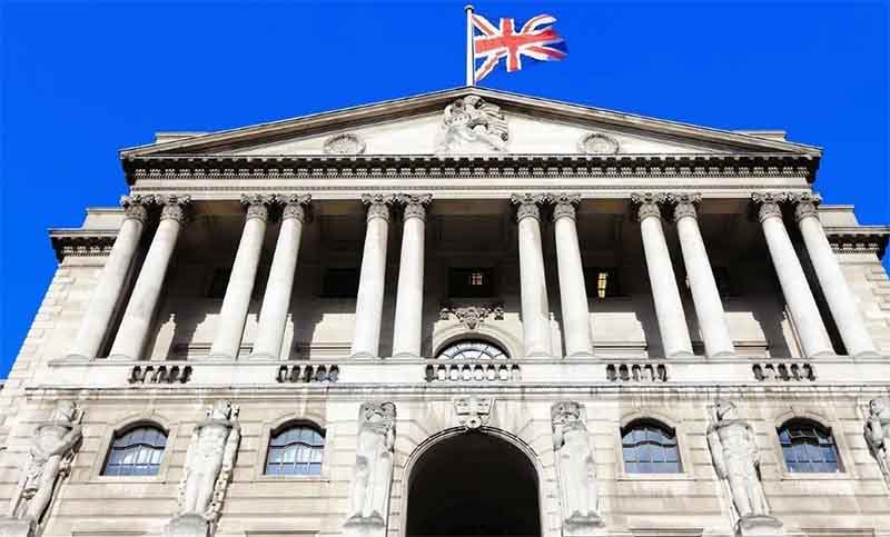 Caos en Inglaterra: la baja de impuestos no logra confianza