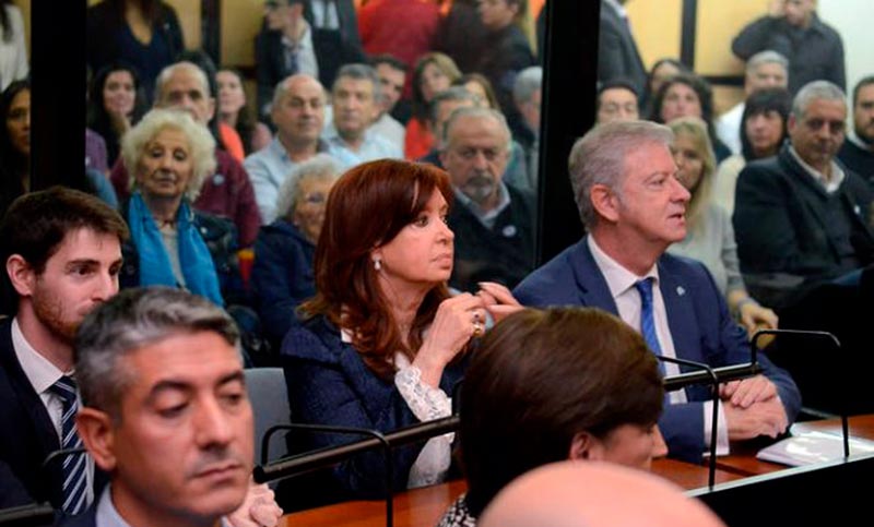 La defensa de Cristina Kirchner denunció “mentiras” en la acusación