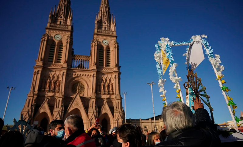 Alberto Fernández y referentes del FdT participaron de una misa por la paz en la Basílica de Luján