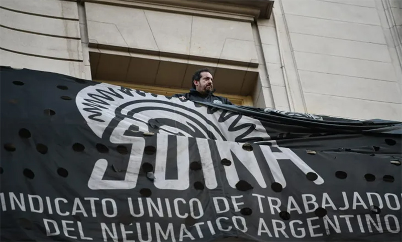 Tras ser denunciados, dirigentes del Sindicato del Neumático abandonaron la toma en el Ministerio de Trabajo