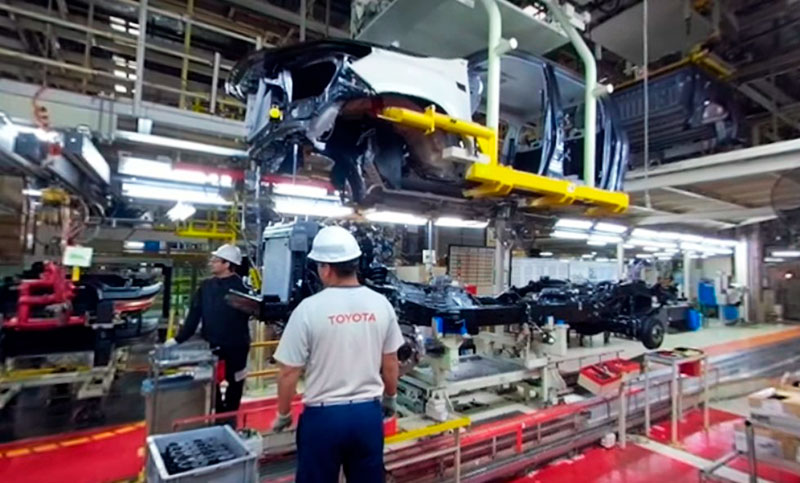 Toyota se suma a Ford y suspende su producción por escasez de neumáticos