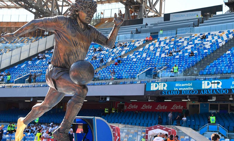 Nápoli le rindió homenaje a Diego Armando Maradona