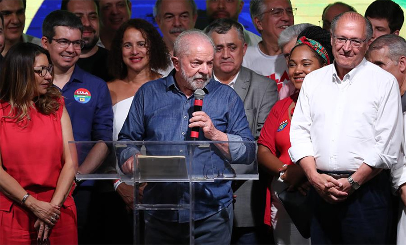 Lula celebró el triunfo junto a una multitud: «Es preciso reconstruir el alma de este país»
