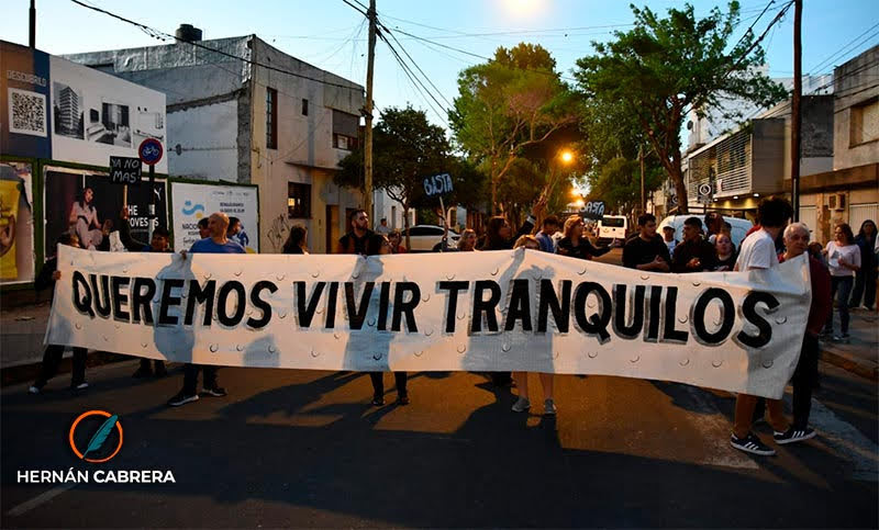 Vecinos de Refinería salieron a la calle para reclamar por seguridad
