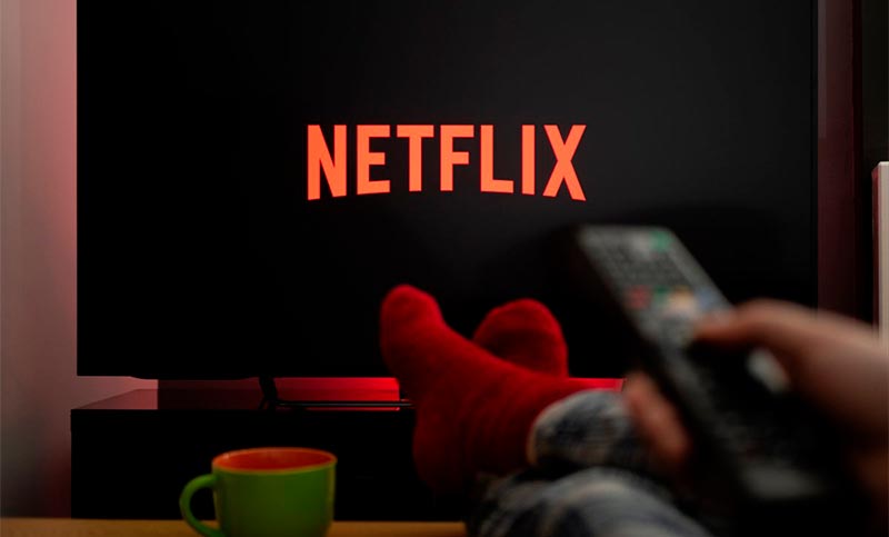 Netflix da marcha atrás y ya no cobrará por compartir las cuentas