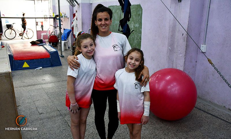 Juntan fondos para que dos niñas rosarinas viajen a un torneo de Gimnasia Artística en Colombia