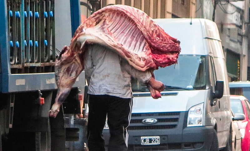 El Gobierno prorrogó la entrada en vigencia del troceo de la carne