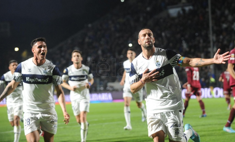Gimnasia jugará ante San Lorenzo este miércoles y sólo con socios