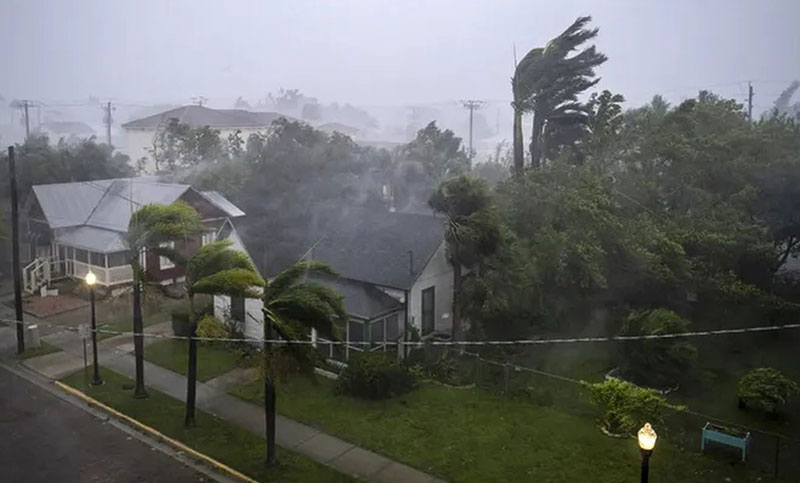 México: el huracán Orlene pasó de categoría 4 a 3 en las costas del Pacífico
