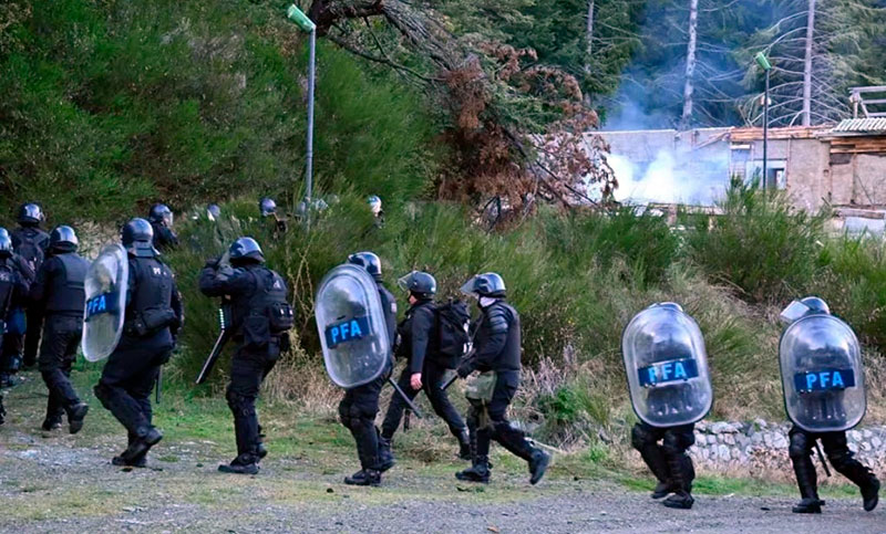 Al menos 12 detenidos en el desalojo a grupos mapuches en Villa Mascardi