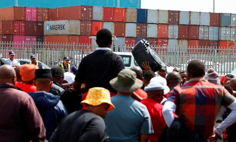 Huelga de trabajadores portuarios paraliza las exportaciones de Sudáfrica
