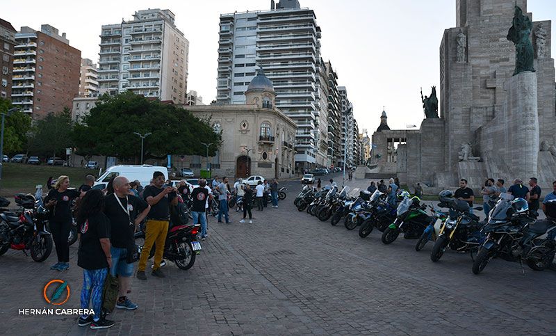 Motoqueros de Rosario se manifestaron en el Monumento contra la inseguridad