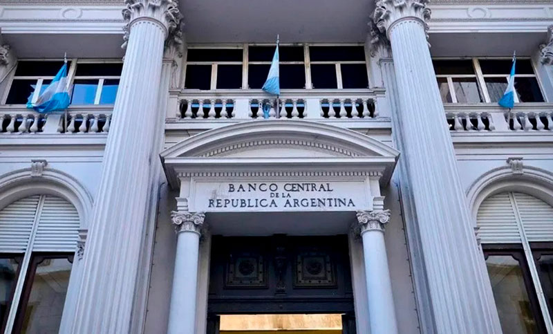Suspendieron a más de 36 mil personas para operar en el mercado cambiario