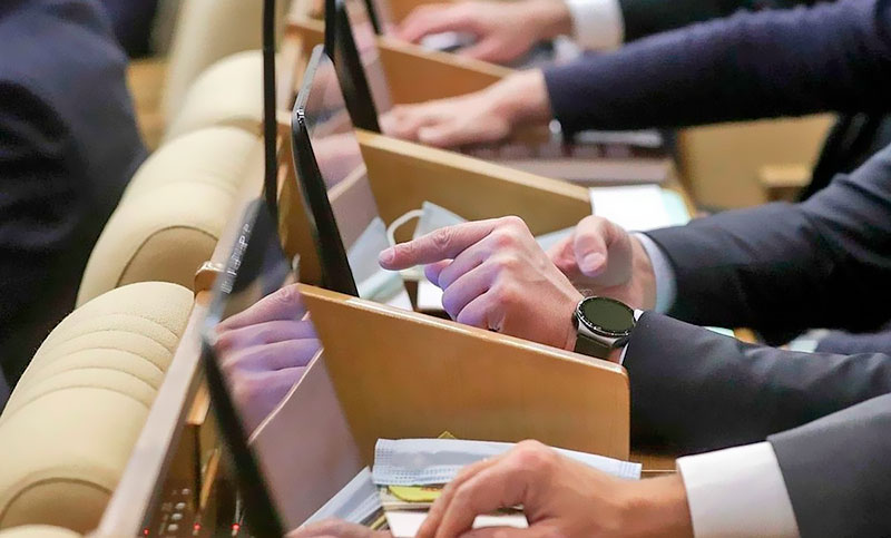 El Parlamento ruso da media sanción a una ley que prohíbe «la propaganda» LGBTIQ+ y de la pedofilia