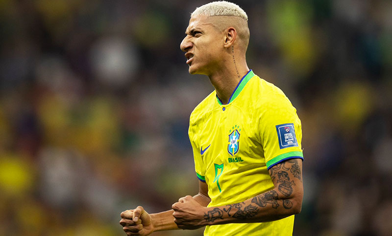 Brasil no tuvo inconvenientes en el debut y venció a Serbia por 2 a 0