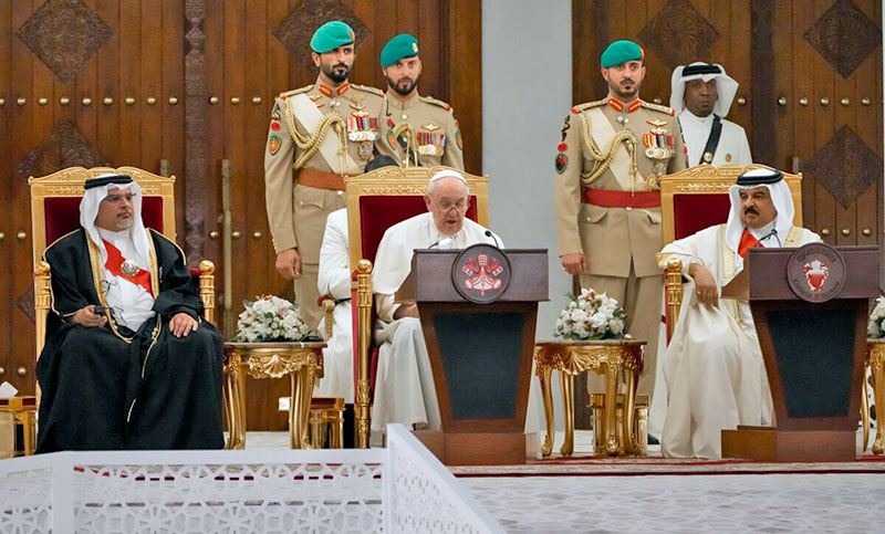 Francisco denunció desde Bahréin el «dramático crecimiento» de la brecha entre Norte y Sur del mundo