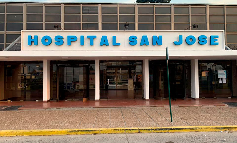 Un joven lucha por su vida al recibir un golpe en la cabeza para robarle la gorra