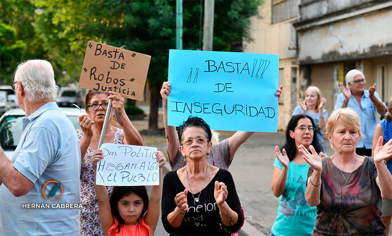 Vecinos de barrio Echesortu pidieron seguridad: “Es tierra de nadie, estamos a merced de los delincuentes”