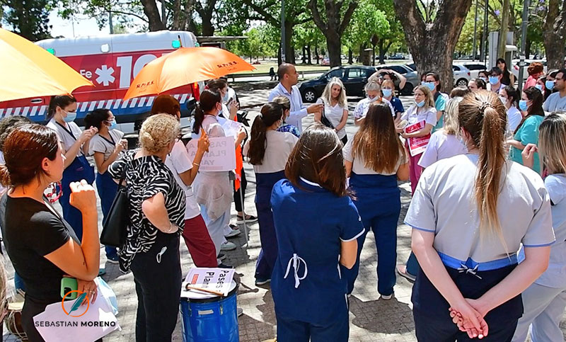 Profesionales de la salud protestaron por las condiciones laborales en hospitales de la provincia
