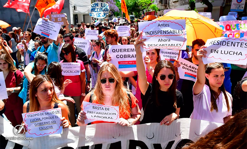 Médicos y médicas residentes piden ser reconocidos como personal médico