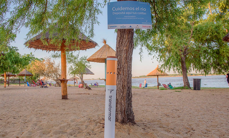 Comenzaron a instalar ceniceros en playas y clubes costeros de la ciudad