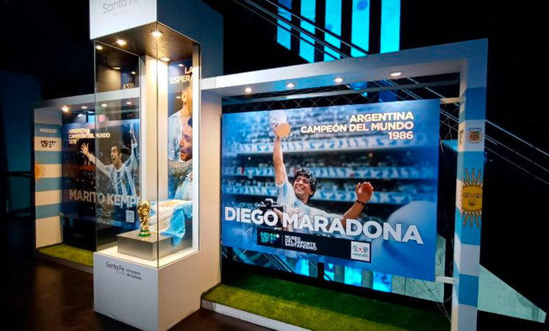 Exponen la réplica de la Copa del Mundo Qatar 2022 en el Museo del Deporte Santafesino