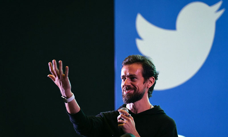 El ex director ejecutivo de Twitter pidió disculpas por los despidos masivos