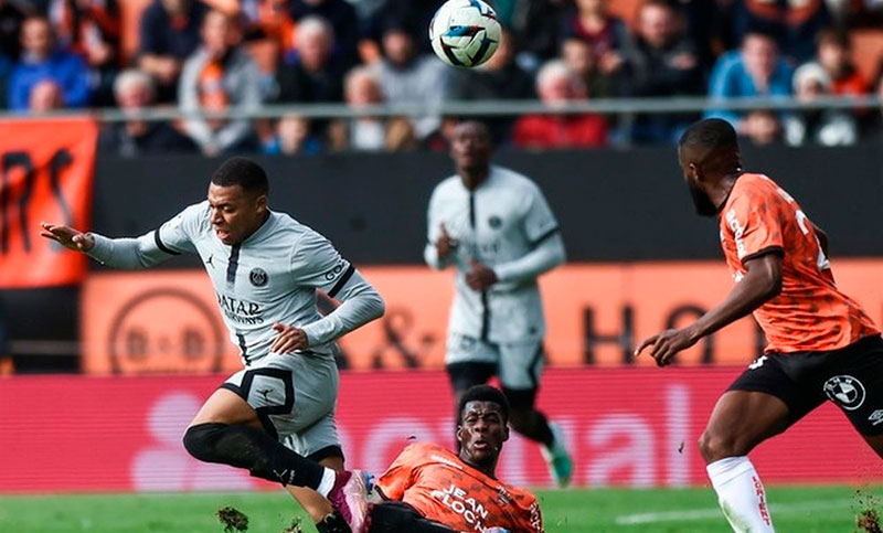 Mbappé no completó el partido del PSG por una «fatiga muscular»