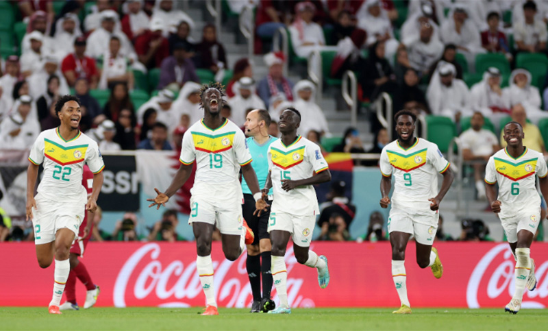 Senegal derrotó a Qatar y se metió en la pelea por la clasificación