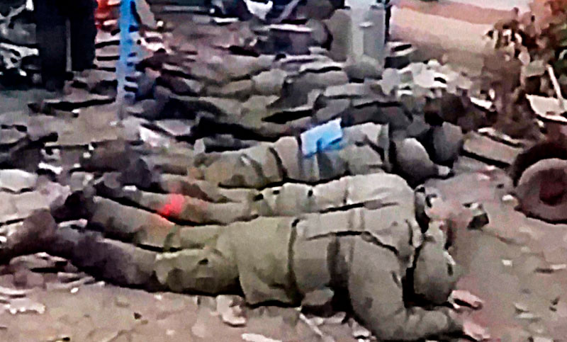 El New York Times verificó la ejecución de militares rusos cautivos por soldados de Ucrania