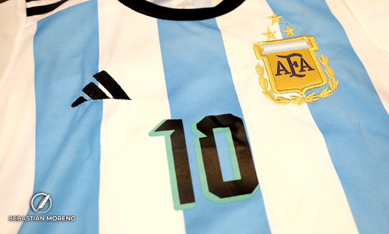 Ya se venden camisetas argentinas con la tercera estrella