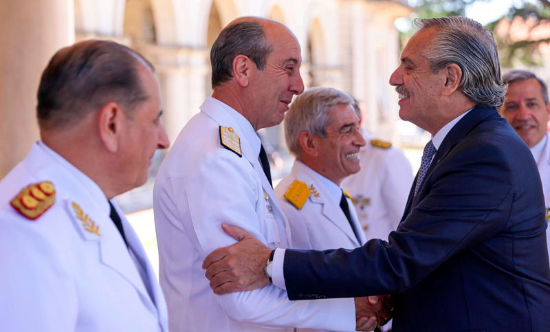 Fernández llamó a FFAA a «consolidar la soberanía territorial» y la defensa de recursos naturales