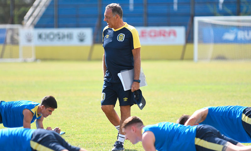 Miguel Russo trabaja en la llegada de refuerzos para el Central 2023