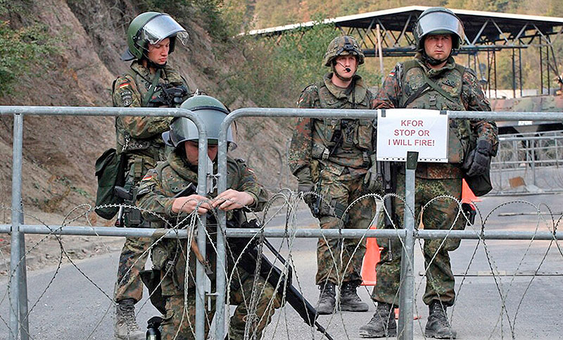 El jefe del Ejército serbio va a la frontera con Kosovo en medio de tensiones con la ex provincia