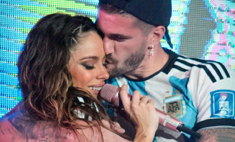 De Paul fue ovacionado en el show de su novia, Tini Stoessel
