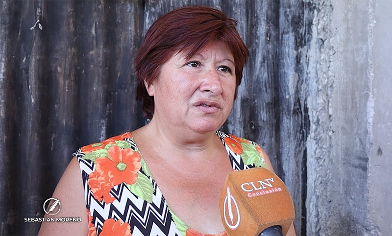Una mujer busca desesperadamente a su hijo, visto por última vez hace cuatro meses