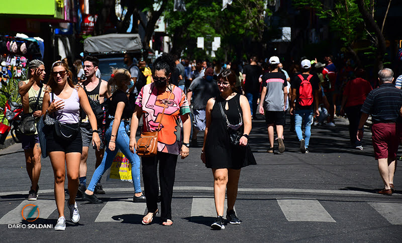 Comercios de calle San Luis abren con normalidad, pese al feriado nacional