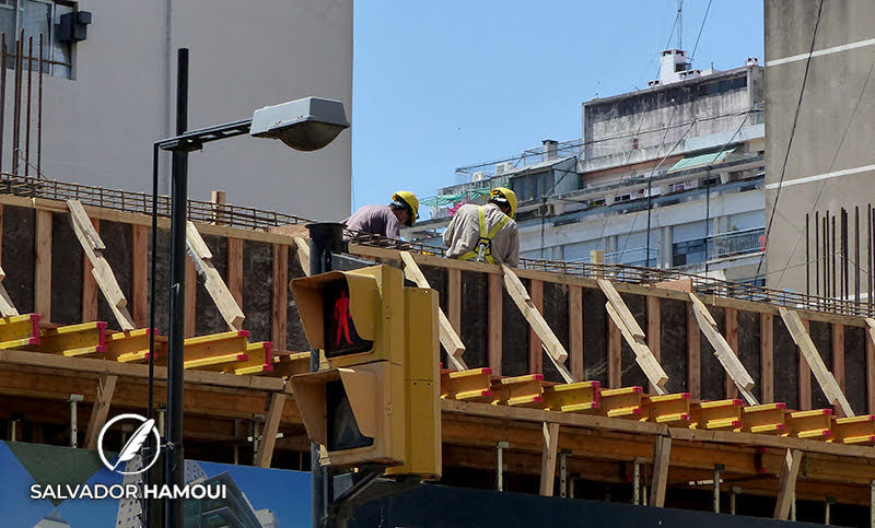 Creció casi un 5% el trabajo registrado en el último año