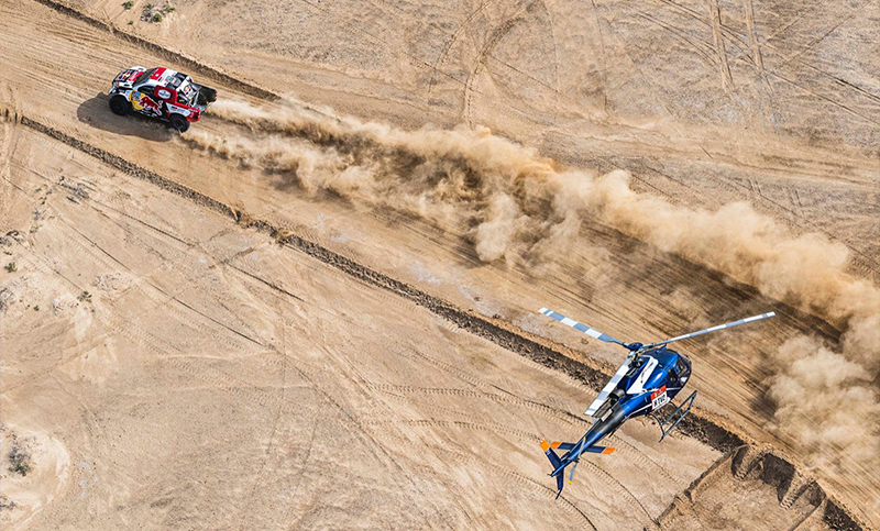 Manuel Andújar y Kevin Benavides se acercaron al podio en el estreno del Dakar