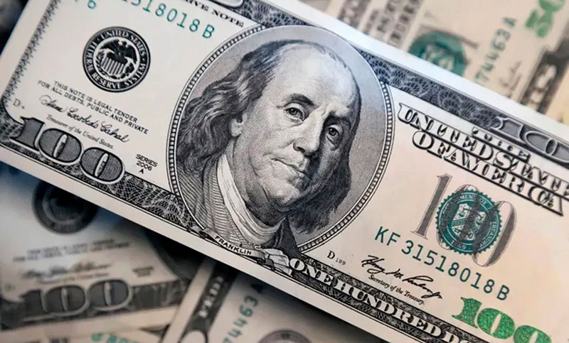 El dólar blue tuvo un fuerte aumento: subió $5 y cerró en $320