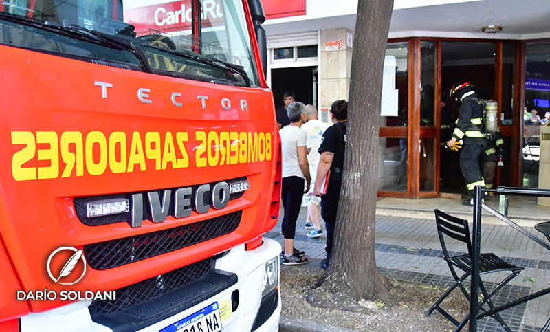 Incendio en un edificio del microcentro: vecinos se auto evacuaron y cortaron el tránsito