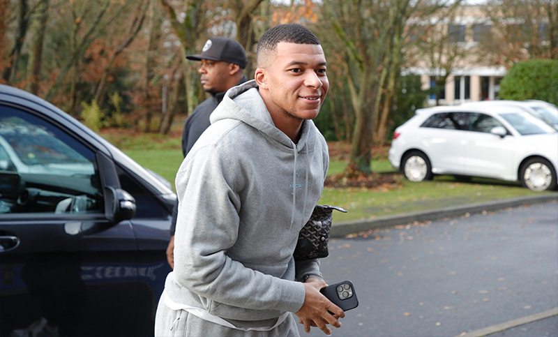 Mbappé renunció a sus vacaciones para volver a entrenar con el PSG