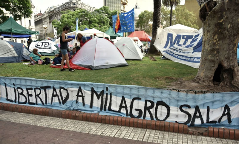 Continúa el acampe de la Tupac Amaru en Plaza de Mayo: exigen el indulto para Milagro Sala