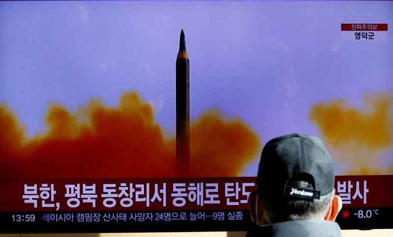 Corea del Norte dispara dos misiles balísticos y eleva la tensión en la región