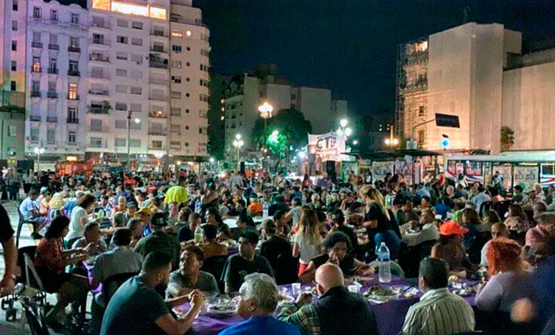 Familias sin techo pasarán la cena de Nochebuena frente al Congreso