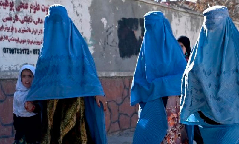 Los talibanes prohíben en Afganistán el ingreso de las mujeres a las universidades